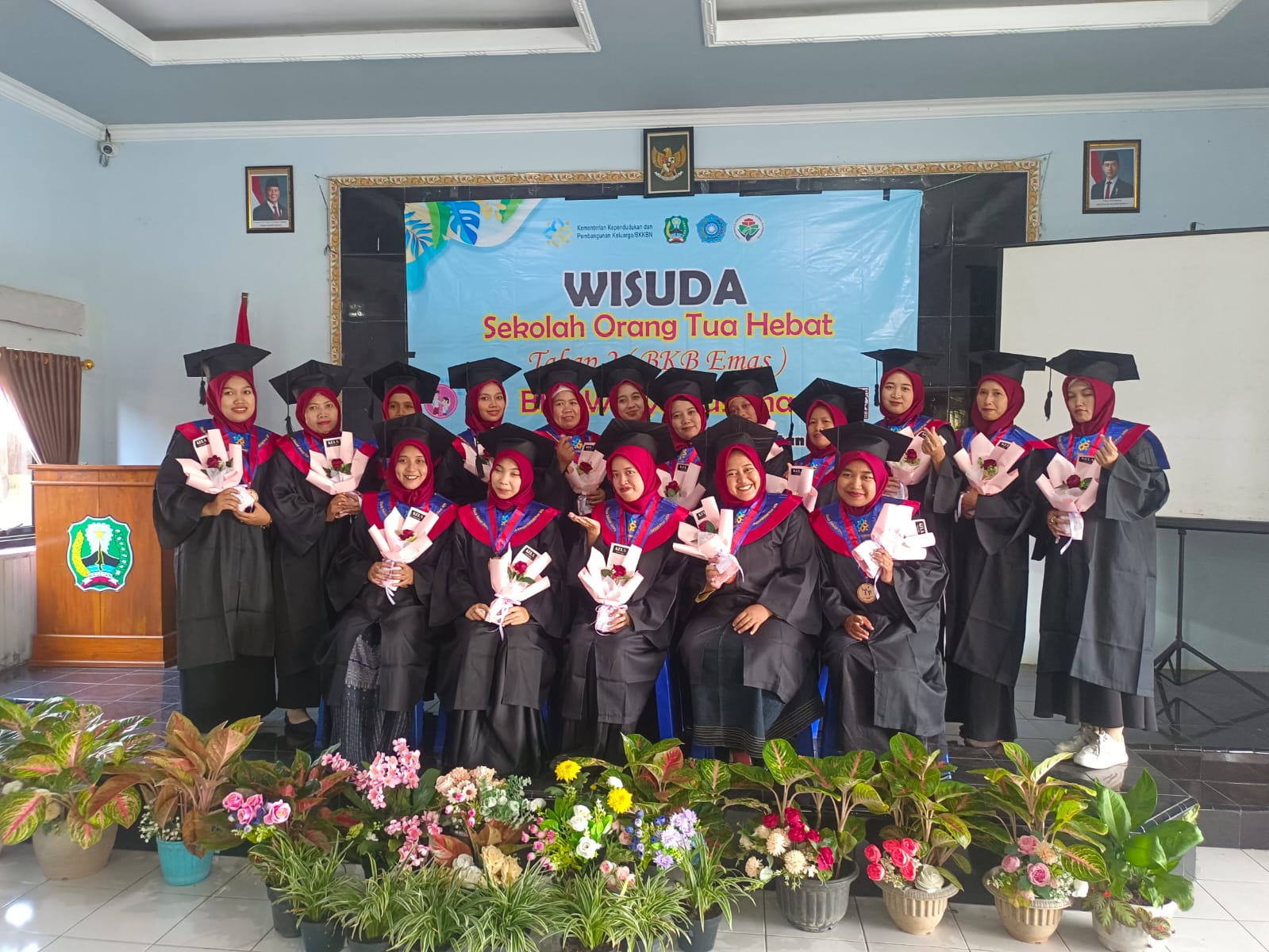 WISUDA SEKOLAH ORANGTUA HEBAT TAHAP 2