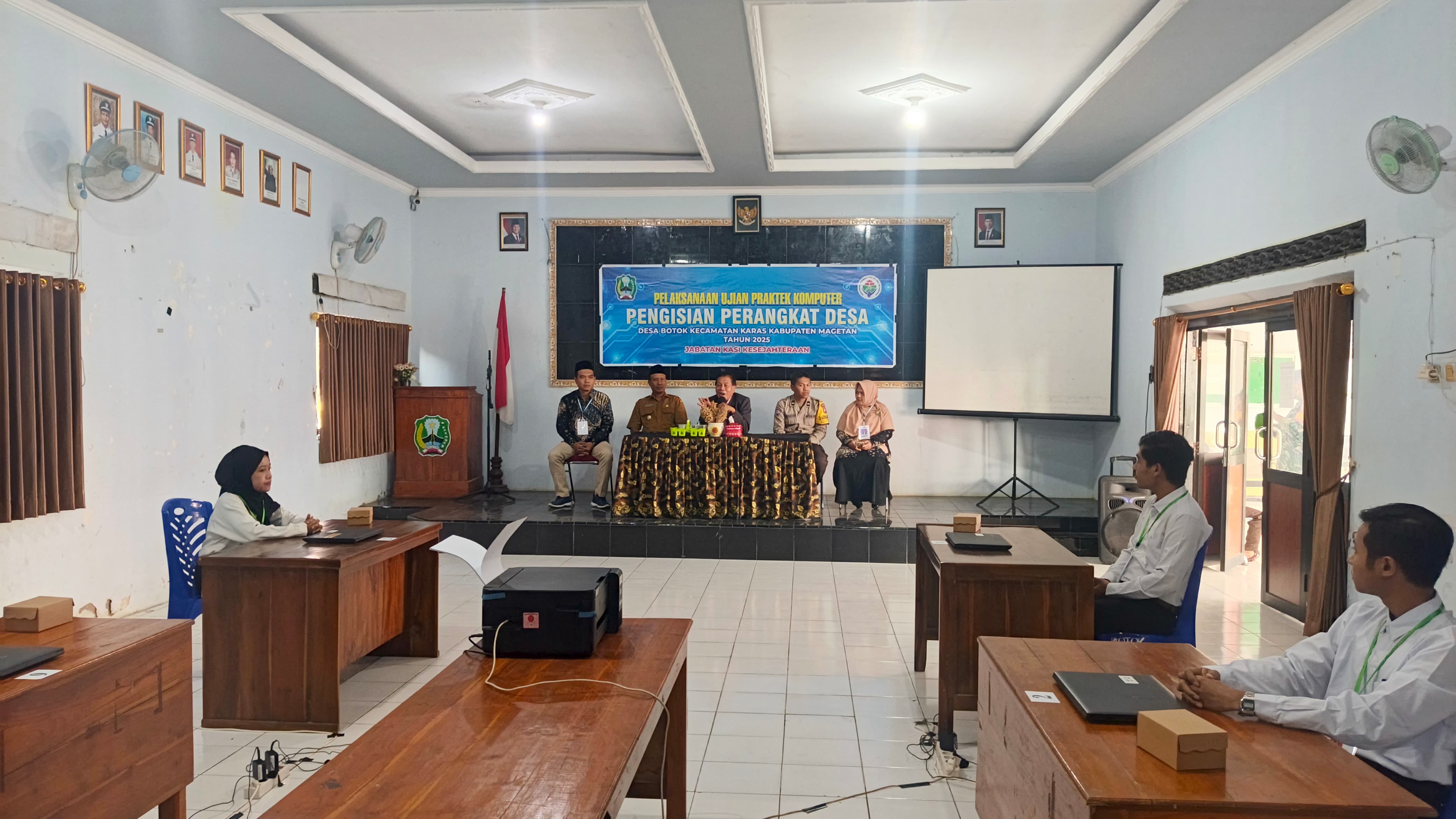 PELAKSANAAN UJIAN PRAKTEK KOMPUTER PENGISIAN PERANGKAT DESA